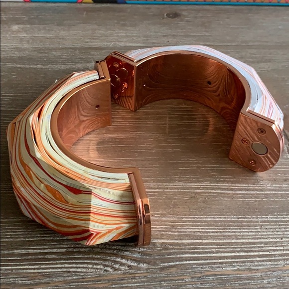 šWood and Rose Gold Magnetic Fivestory Bracelet - Picture 6 of 6